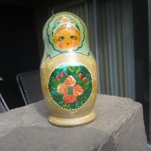 Authentic signed Russian Nesting Doll - 5 dolls